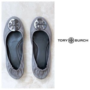 Tory Burch Gray Leather Reva Ballet Flats Pewter Logo (like Minnie) - size 7